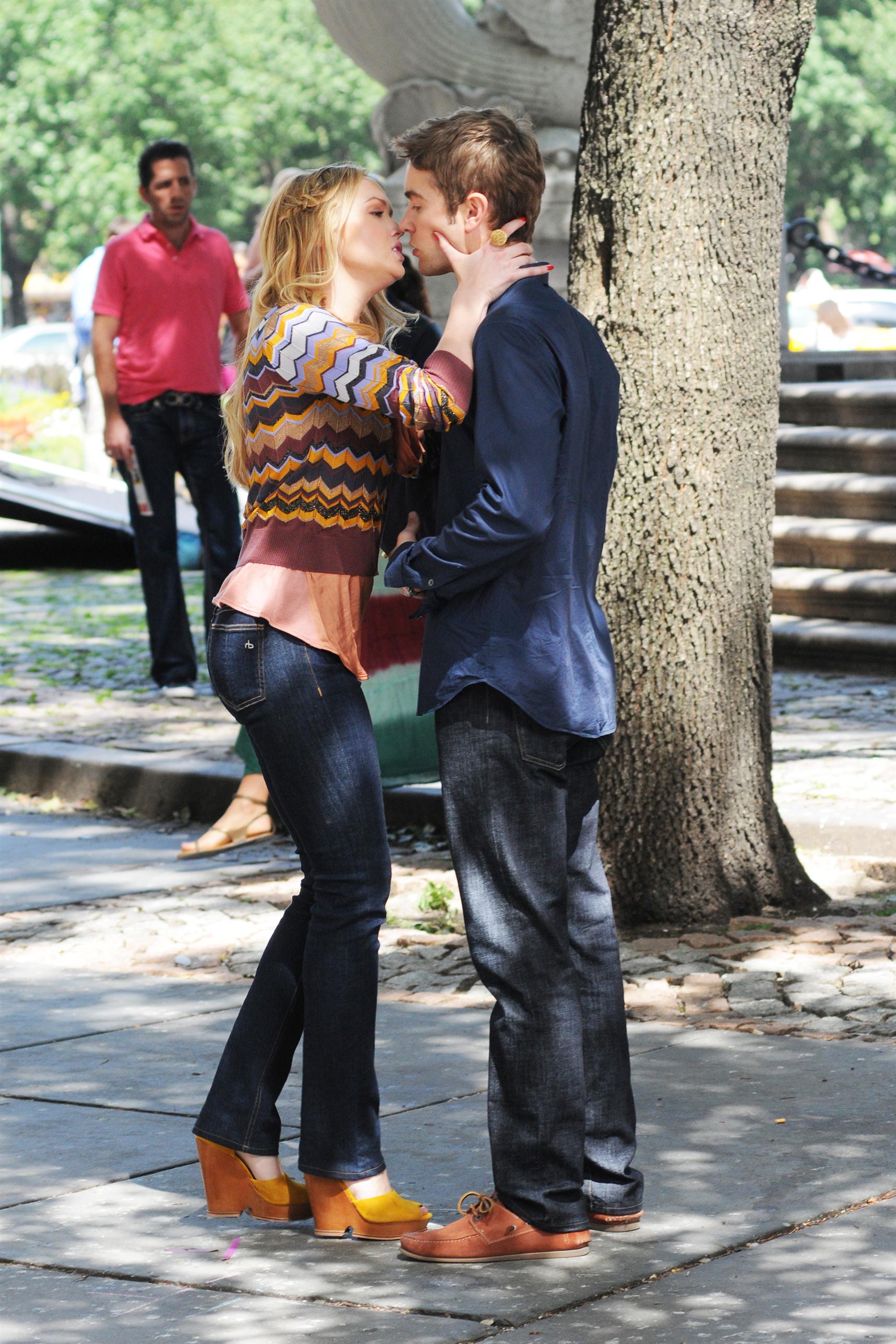 Blake Lively on the set of 'Gossip Girl' shooting on location | Picture 68601